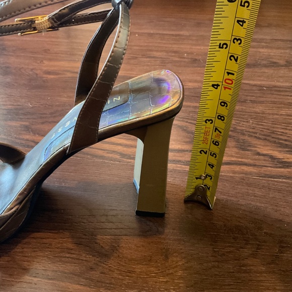 Nine West Iridescent Strappy Heel. Size 7.5 M. Gold Iridescent Alligator Print. - Picture 6 of 6